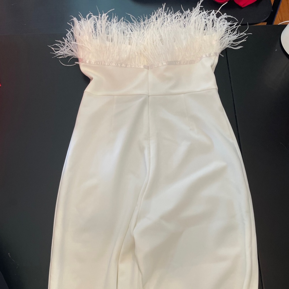 LUXEDRESS UNIQUE FEATHER TRIM STRAPLESS WIDE LEG JUMPSUIT - WHITE LARGE